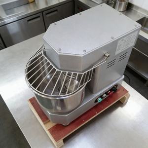 Mélangeur <span class=keywords><strong>à</strong></span> <span class=keywords><strong>spirale</strong></span> commercial <span class=keywords><strong>à</strong></span> haute efficacité, mélangeurs <span class=keywords><strong>à</strong></span> pâte <span class=keywords><strong>à</strong></span> pain industriels, capacité de 15 L pour la fabrication de pâte <span class=keywords><strong>à</strong></span> pizza et de pâtisserie - Product Image 3