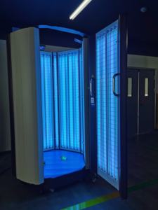 Armadio per fototerapia UV progettato all'avanguardia KN-4001 il trattamento della psoriasi corpo intero 40 pz lampade fluorescenti ultraviolette (UV) - Product Image 5