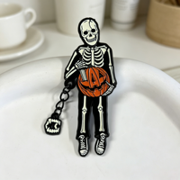 Épingles de revers en métal phosphorescentes pour Halloween, décoratives, noires, thème films d'horreur des années 80, personnalisées, en émail souple, avec chaîne, pour veste