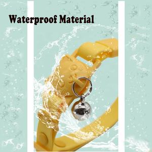 Correa de goma recubierta con logotipo personalizado, <span class=keywords><strong>collar</strong></span> de seguridad ajustable para gatos, pequeño, impermeable, de silicona, PVC, con campana, disponible - Product Image 5