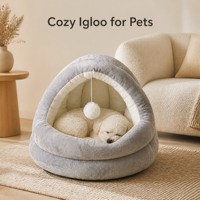 Lit pour chat semi-fermé style igloo, en peluche grise, avec jouet pompon suspendu, nid douillet et chaud pour animaux de compagnie, vente en gros