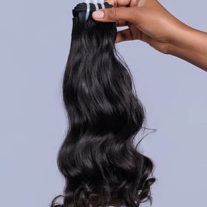 Extensions de cheveux naturels indiens vierges à ondulations naturelles, alignés sur les cuticules, double trame, pour salon de coiffure, vente en gros - Product Image 1