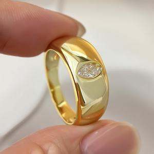 แหวนทองเหลืองแฟชั่นขายส่ง ชุบทอง 18K ประดับเพชรซิคอนรูปหัวใจสำหรับผู้หญิง - Product Image 4
