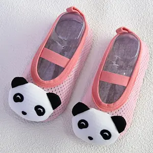Novo estilo de meias para bebês, sapatos infantis com sola macia, meias antiderrapantes para o chão, meias para bebês