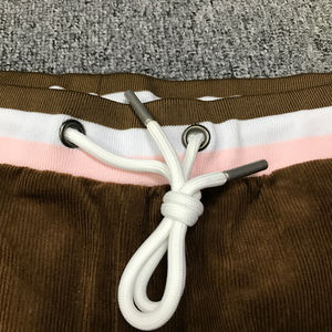 Pantalones cortos de baloncesto personalizados del fabricante, pantalones cortos de baloncesto de estilo callejero deportivos marrones de tela de pana - Product Image 4