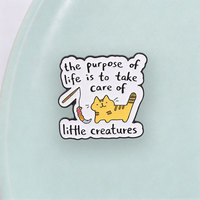 Broche en métal à thème doux, motif chaton tigré de dessin animé avec baguette jouet et texte émouvant, pour les amateurs de chats, collection de cadeaux