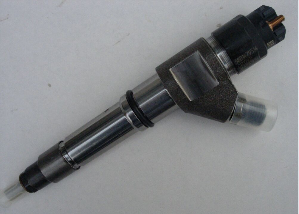 High quality and factory price diesel engine injector 0445120081 fuel injector 1112010470 for FAW/WUXI SIDA DLESEL ENGINE