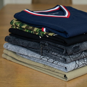 T-shirt da uomo in cotone con stampa grafica vintage a forma di ragno e scritta Hell, stile casual, di design americano Amiriss - Novità - Product Image 4