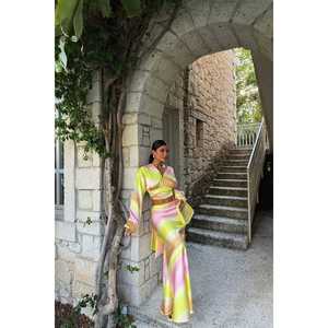 ชุดเซ็ตสองชิ้นสำหรับผู้หญิง รุ่น Pink Riello ไซส์ XL ทรงหลวม สไตล์สปอร์ต เสื้อเบลเซอร์และเสื้อครอปตัวสั้น ตกแต่งด้วยโลโก้ เหมาะสำหรับฤดูร้อน - Product Image 6