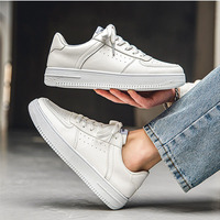 Chaussures pour hommes polyvalentes avec design perforé sur le corps de la chaussure pour un confort et une sécheresse optimales, semelle plateforme en caoutchouc épaissi pour une augmentation de la hauteur