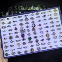 Lot en gros de bagues en pierres précieuses mélangées, assortiment de bagues en cabochons de cristaux naturels en vrac pour cadeaux et collection