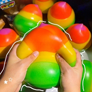 ของเล่นบีบยืดหยุ่นรูปอุจจาระสีรุ้งขนาดใหญ่ ของเล่นบีบคลายเครียด บรรจุแป้ง สำหรับเด็กและผู้ใหญ่ - Product Image 3