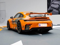 Voiture de sport Porsche 911 de renommée mondiale, changement de vitesse rapide, sièges sport haut de gamme, véhicule essence