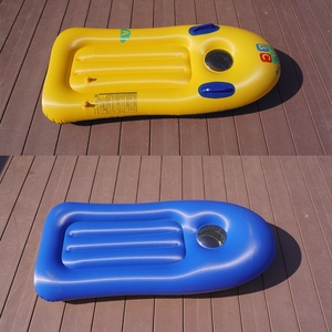 Flotador inflable de PVC amarillo para niños con diseño ABC y asas azules - Product Image 5