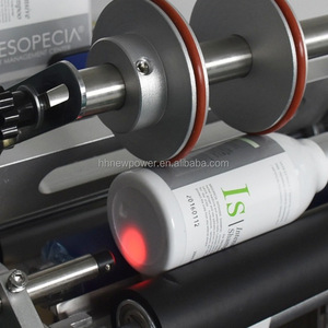 Machine d'étiquetage semi-automatique de bureau électrique pour bouteilles, canettes et bocaux ronds avec impression d'étiquettes en papier couleur - Product Image 3