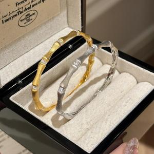 Bracelet manchette vintage en bambou givré Aimgal Fine Jewelry, en argent S925 et plaqué or 18 carats avec technique de tréfilage italienne - Product Image 4