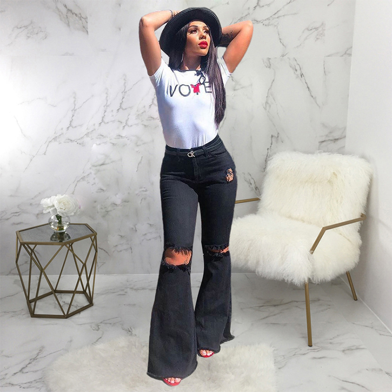 Pantalones vaqueros negros desgastados con campana y rotos