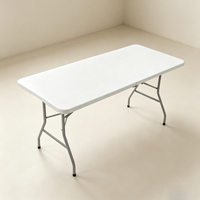 Table de salle à manger pliante moderne de 6 pieds avec structure en acier et plateau en HDPE, idéale pour les événements, la restauration et la location, résistante à l'eau et durable pour une utilisation en extérieur
