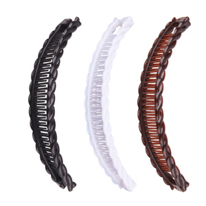 Pinces crocodiles à fiche banane de couleur unie coréenne 15cm griffe en plastique noir dentée anti-dérapant peigne à cheveux femmes accessoires de cheveux - Product Image 1