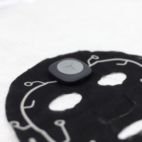 Masque facial intelligent à micro-courant alimenté par l'IA, infusé à l'acide kojique, anti-âge, liftant, raffermissant, tonifiant intelligent, masque noir