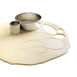 Set di 9 tagliabiscotti rotondi in acciaio inossidabile per cuocere e decorare biscotti - Product Image 2