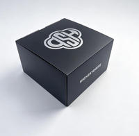 Boîte cadeau pour casquette de baseball personnalisée avec impression, matériaux recyclés, gaufrage, laminage mat, emballage en carton ondulé noir
