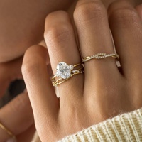 Bague de fiançailles en or massif 14K/18K personnalisée avec diamant de laboratoire CVD/HPHT VVS certifié IGI, taille ovale 1 carat et pierres latérales en forme de poire
