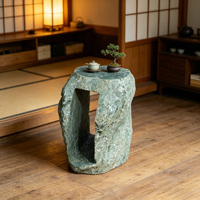 Table d'appoint moderne de luxe en marbre vert, forme de roche brute organique, ouverture creuse, pierre monolithique solide, décoration intérieure