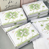 Boîte d'expédition portable en carton ondulé motif chien de dessin animé trèfle vert, écologique et réutilisable, gaufrage tendance pour cadeaux et bijoux