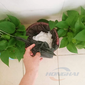 Venta al por mayor de bolsas de camisetas desechables de PE negro liso en relieve sanitario personal para vómitos y excrementos de perro bolsas de basura - Product Image 5