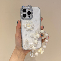 Casing Ponsel Mutiara Bunga Kupu-kupu Elegan untuk iPhone 18 17 Pro Max 16 15 14 13 dengan Tali Manik-manik dan Penutup Bertabur Berlian Imitasi Model Telinga Kucing