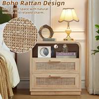 Table de chevet bohème de 23,6 pouces de large avec 2 tiroirs, en bois naturel, avec station de charge et rangement ouvert