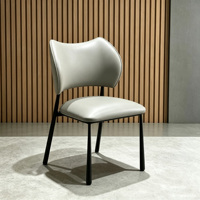 Chaise de salle à manger moderne en cuir PU, chaise latérale avec dossier incurvé en forme de papillon, chaise à pieds en métal noir pour restaurant, hôtel, maison, cuisine