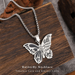 Collar de Mariposa Moderno de Acero de Titanio con Cadena de Eslabones y Versículo Bíblico 'Cálmate y sab que yo soy Dios' - Regalo - Product Image 1