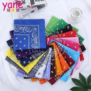 批发廉价方形头巾，经典印花或定制徽标，适合成人 - Product Image 1