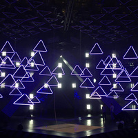 Système de lumière de levage cinétique à tube triangulaire à LED DMX512 Control for Club Bar Event Show Stage Background Lighting