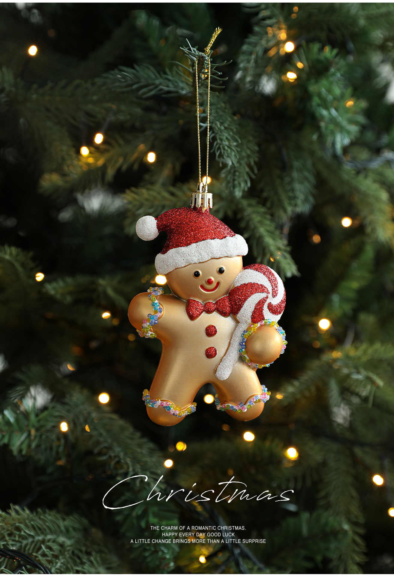 Pequeña estatuilla dorada