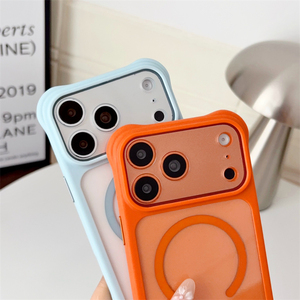 Coque de téléphone latérale en silicone magnétique fluorescente transparente pour iPhone 18 17 16 Pro Max avec bouton IA et coussin d'air antichoc - Product Image 5