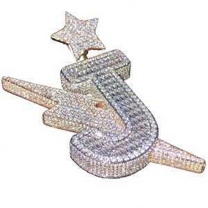 AMBER JEWELS Pendentif Couronne de Luxe Plaqué Rhodium avec Cristaux et Strass Taille Baguette, Bijou Unisexe Hip Hop pour Usage Quotidien - Product Image 1