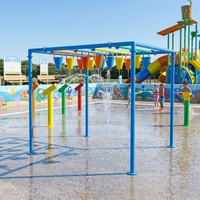 Parcs publics intérieurs et extérieurs pour les enfants jouer à l'eau avec des caractéristiques de l'eau splash gratuit Spa avec cascades