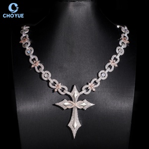 Collier chaîne cubaine 15 maillons en argent sterling 925 massif plaqué or avec moissanite, design croix infini mixte, bijoux pour homme style Iced Out - Product Image 1