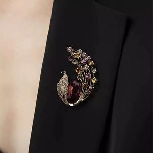 Broches de Cristal con Forma de Flor, Botones de Estrás, Aleación Chapada en Oro, Personalizados, Unisex, Regalo para Compromiso, Boda, Fiesta - Product Image 4