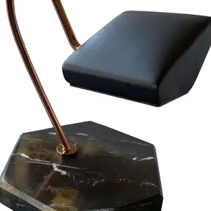 Doğal siyah mermer taban tek PU/gerçek deri yastık paslanmaz çelik masa kol saati sergileme standı için avrupa/abd pazarı