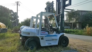 Chariot élévateur électrique d'occasion TCM <span class=keywords><strong>FD70</strong></span> 7 tonnes, quatre roues motrices, tout-terrain, hauteur de levage de 3 mètres - Product Image 6