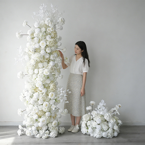 Decoración de Fondo con Camino de Flores Personalizado de Fábrica, Arreglo Floral Blanco para Sofá para Bodas - Product Image 1
