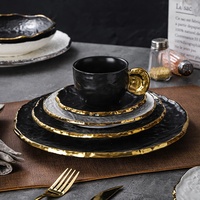 Service de table en porcelaine sans BPA, style vintage, avec bordure dorée embossée, assiettes, bols, tasses, ustensiles de table pour hôtel