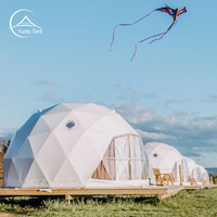 Tente à dôme géodésique Glamping avec rideaux et porte de salle de bain