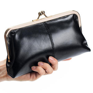 กระเป๋าคลัทช์หนังวัวแท้ AndoBag แฟชั่นสไตล์เรโทรแบบหนีบยาวสำหรับผู้หญิง กระเป๋าใส่ของแบบเรียบง่ายสีทอง ใส่โทรศัพท์ได้ รุ่น 2080 - Product Image 2