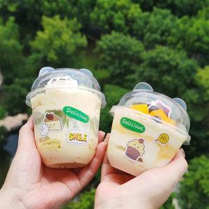 ถ้วยพลาสติกใสรูปตัวยูสำหรับเค้กสตรอว์เบอร์รีคุณภาพสูงแบบขายส่ง ฝาปิดลายแพนด้า ดีไซน์สร้างสรรค์ - Product Image 3