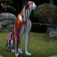 Sculpture animalière d'extérieur grandeur nature au design moderne en usine Statue de léopard en fibre de verre en résine personnalisée Statue décorative peinte en résine